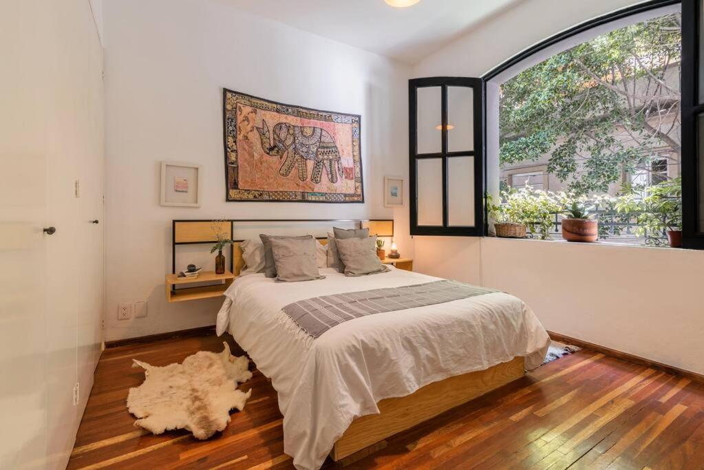 MrW Three-Story Heaven with Rooftop