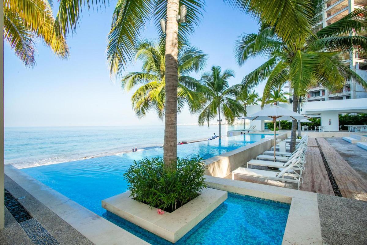 New Beachfront, Luxury Condo, CORNER unit