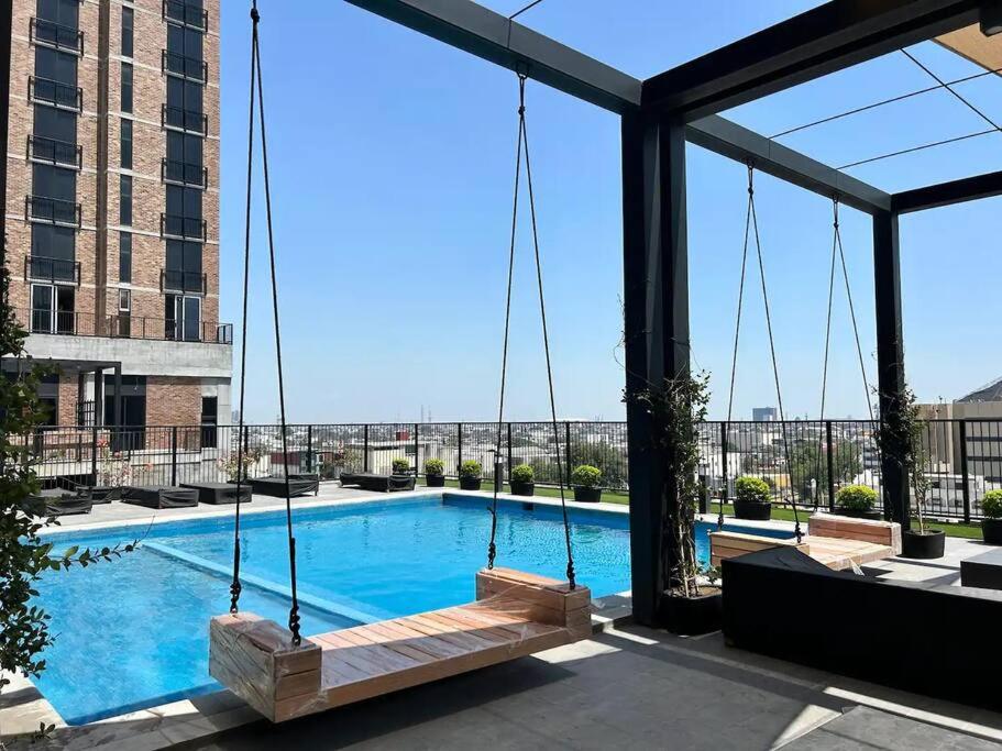 New luxury and comfort apartment, fully furnished in Monterrey Centro. (Includes: Pool, Parking lot, A.C., WiFi, Gym)