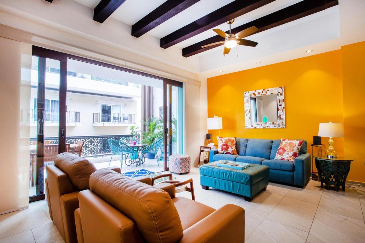 NEW Vibrant Condo with Home Theater in Zona Romantica