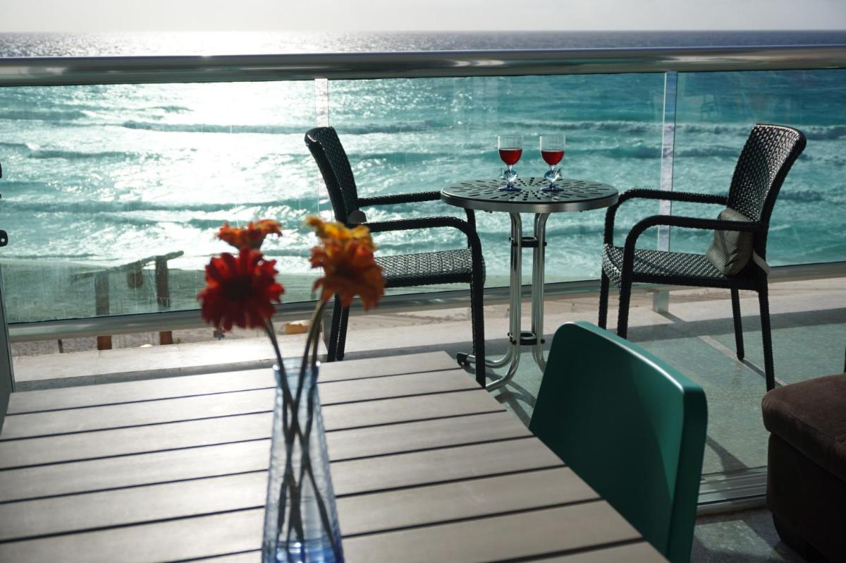 OCEAN seaview DREAM 1 bedroom BEACHFRONT condo