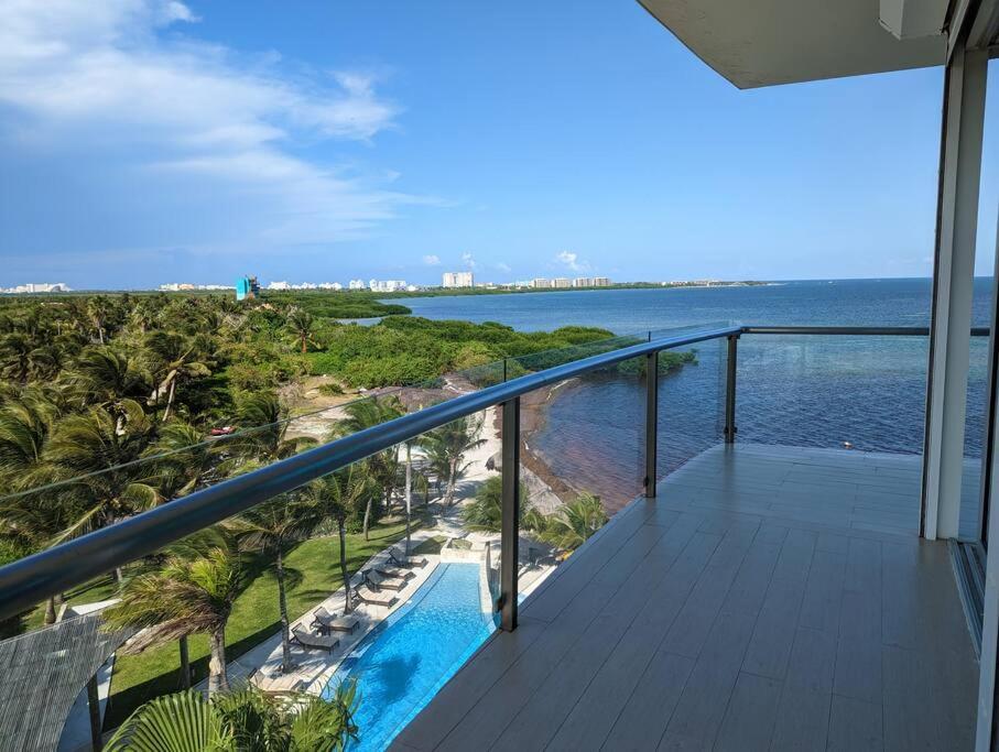 Peninsula Luxury Apartments, ocean front with fully insured SUV included