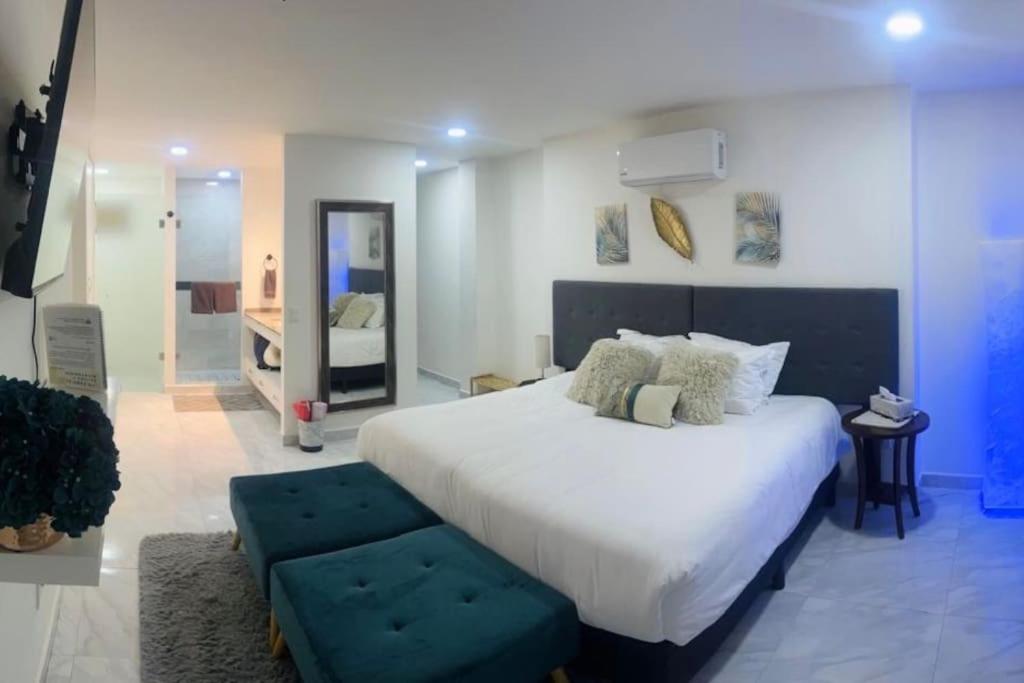 Perfect Location Studio W-Pool & Lrg Balcony Rose