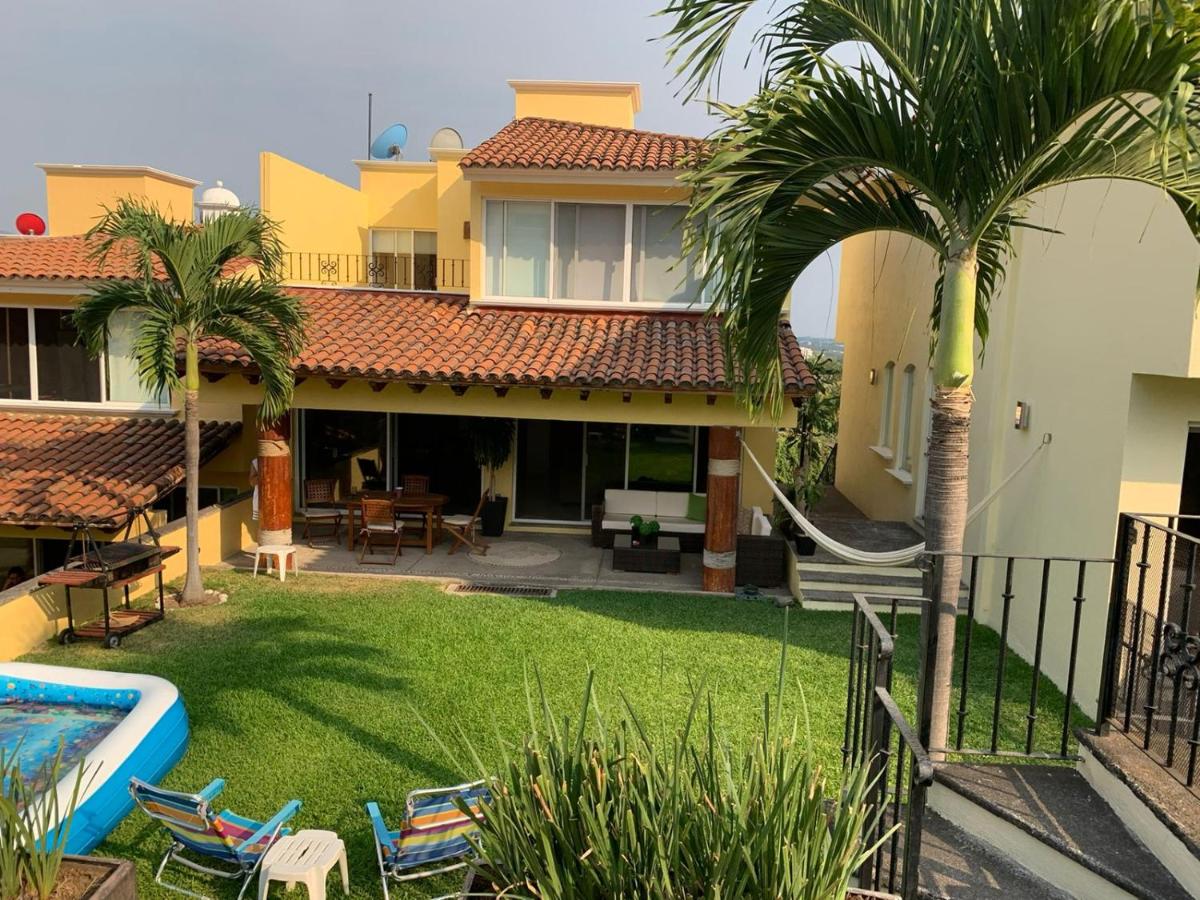 PRECIOSa CASA AMUEBLADA CON AMPLIOS JARDINES Y ALBERCA