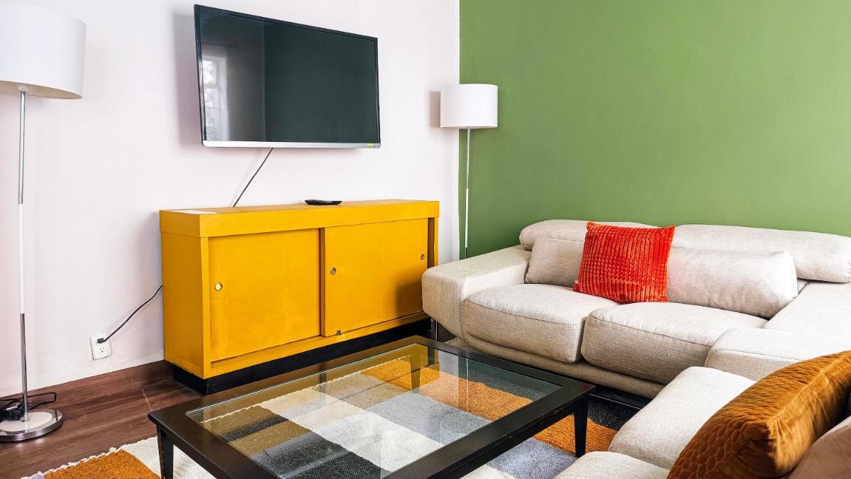 Renovated 2BR and 2BA Avenida Amsterdam!