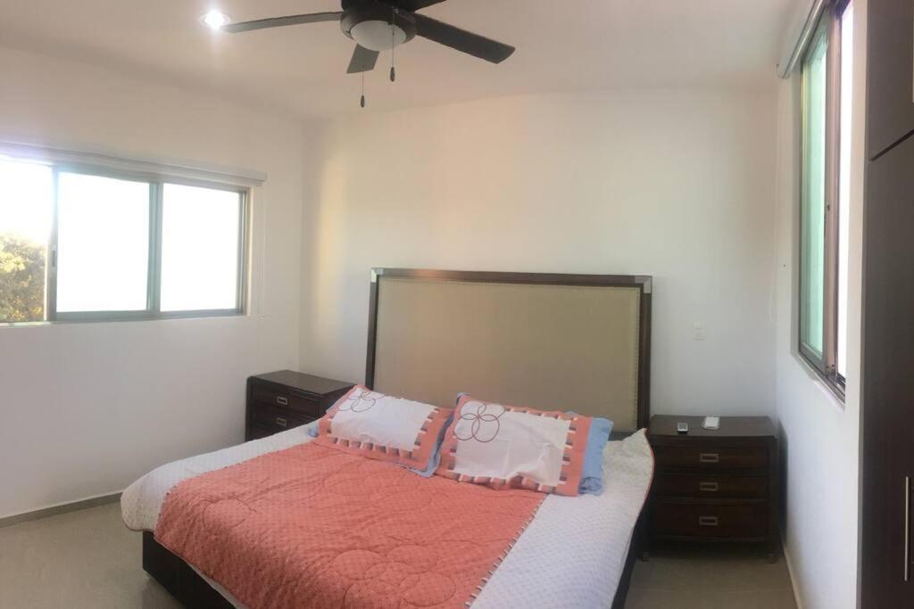 Residencia con ALBERCA y JARDÍN privado