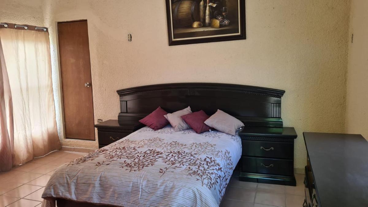 Room in Guest room - Padrinos Hostal La Paz Full House