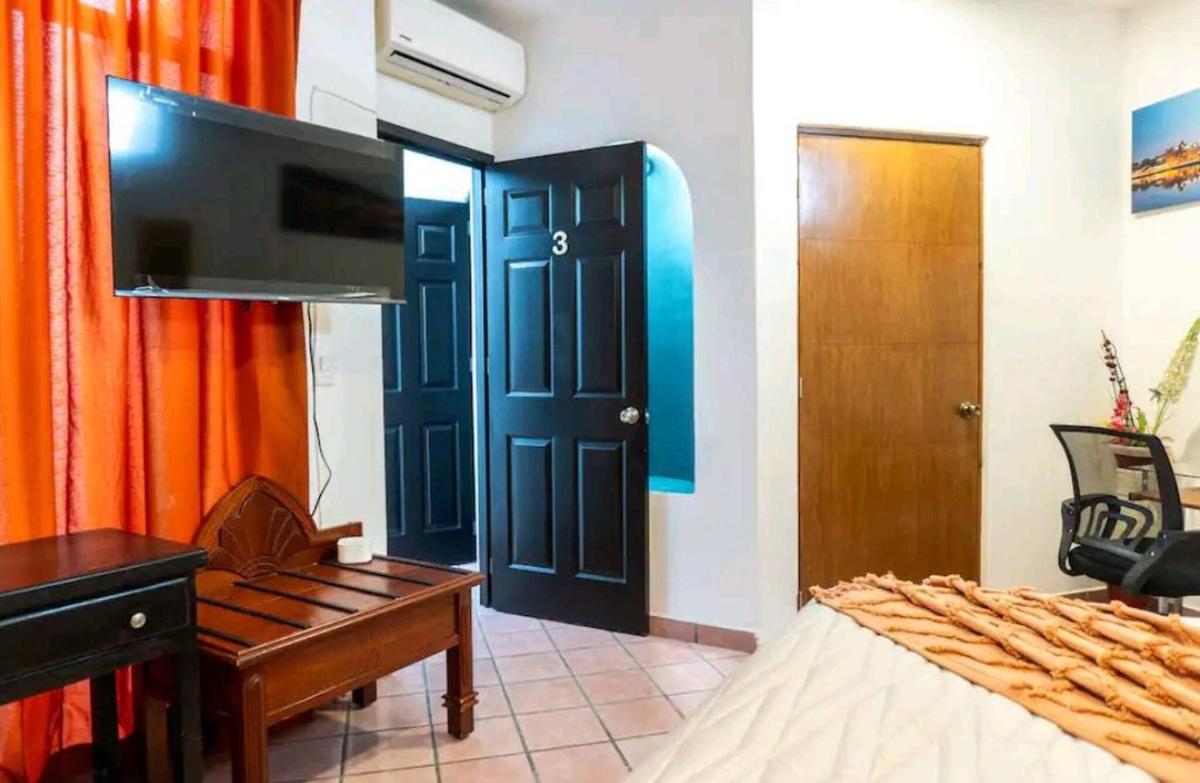 Room in Guest room - Suite 3 Vena Close to Cotsco