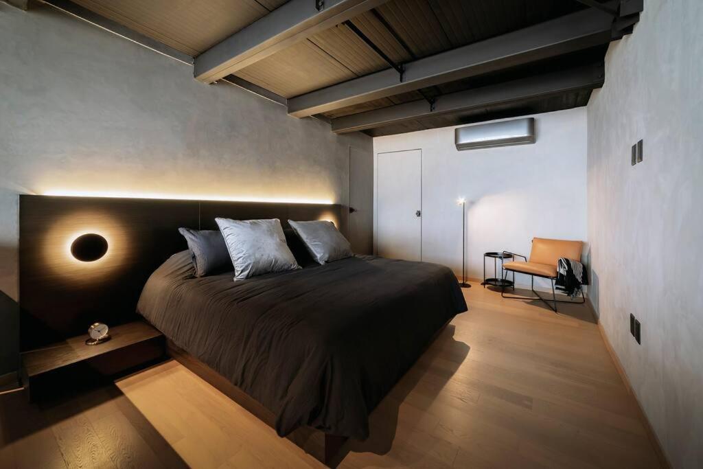 Skyloft contemporaneo con estilo unico