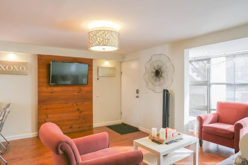 Smooth & Vivid Downtown Condo