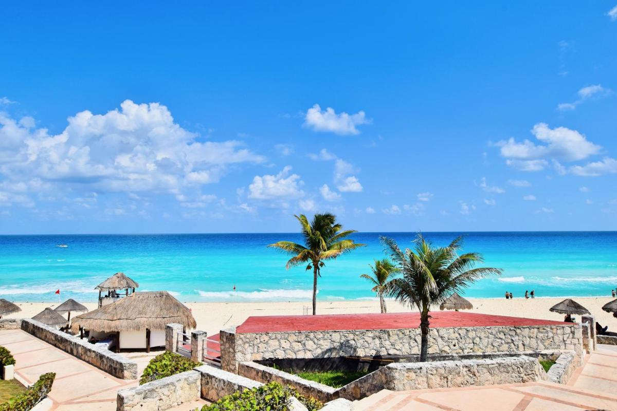Solymar Condo Beach Resort by Casago