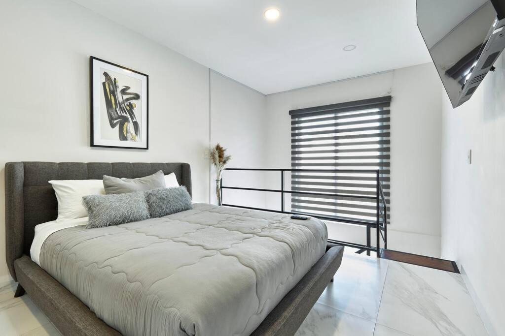 Spacious & Beautiful 1-Bdrm W-Pool Condo Diana