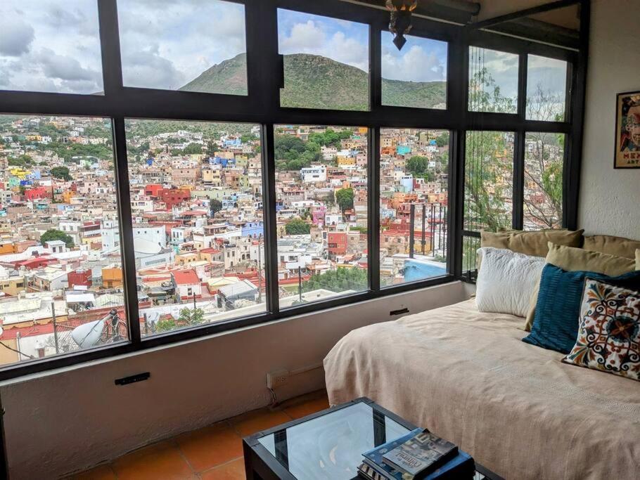 Spacious Studio Boasting Breathtaking Views