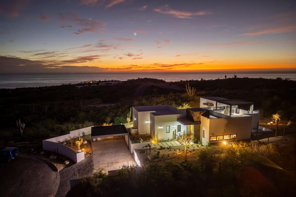 Stylish and Beautiful New 3BR Villa with Ocean Views