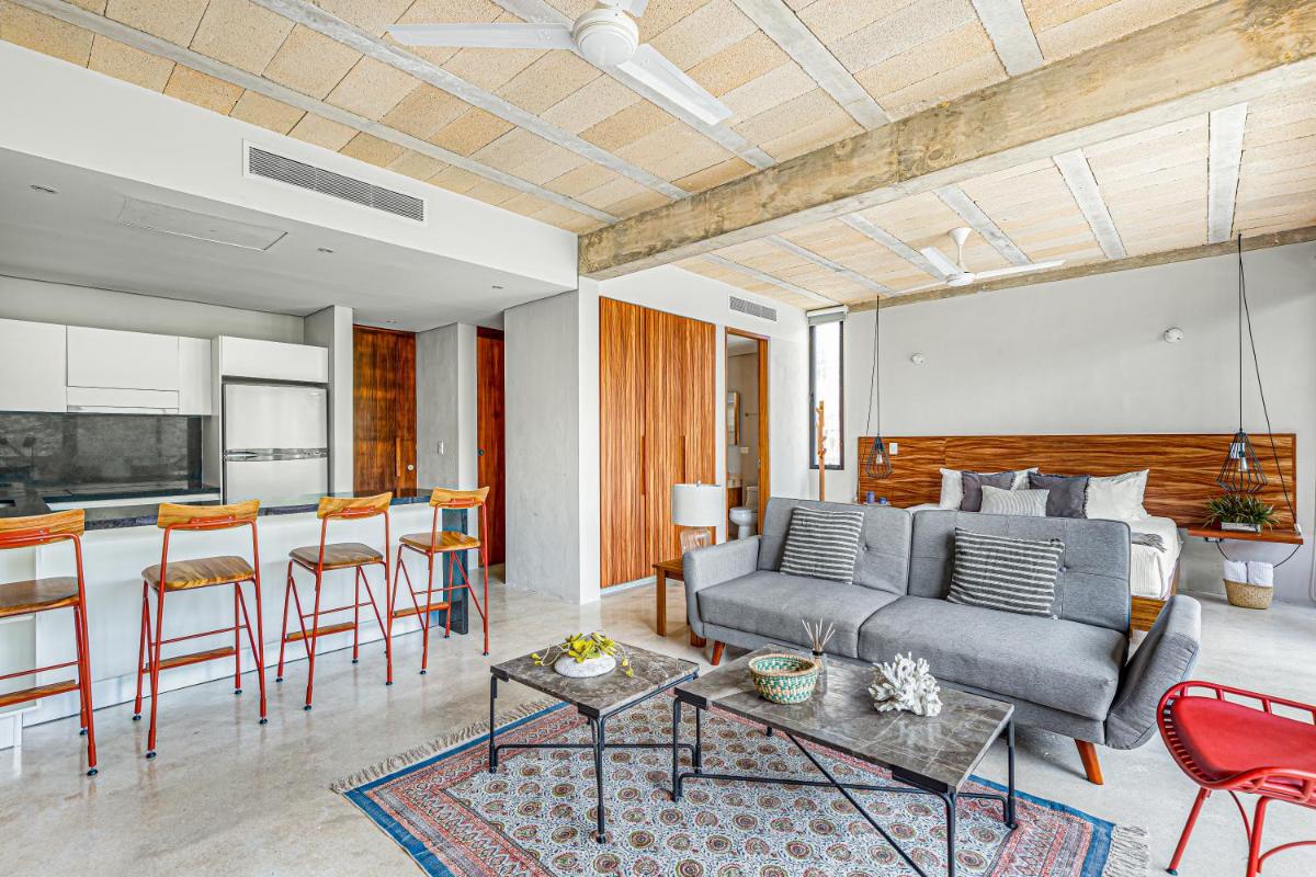 Stylish Large Loft With Pool