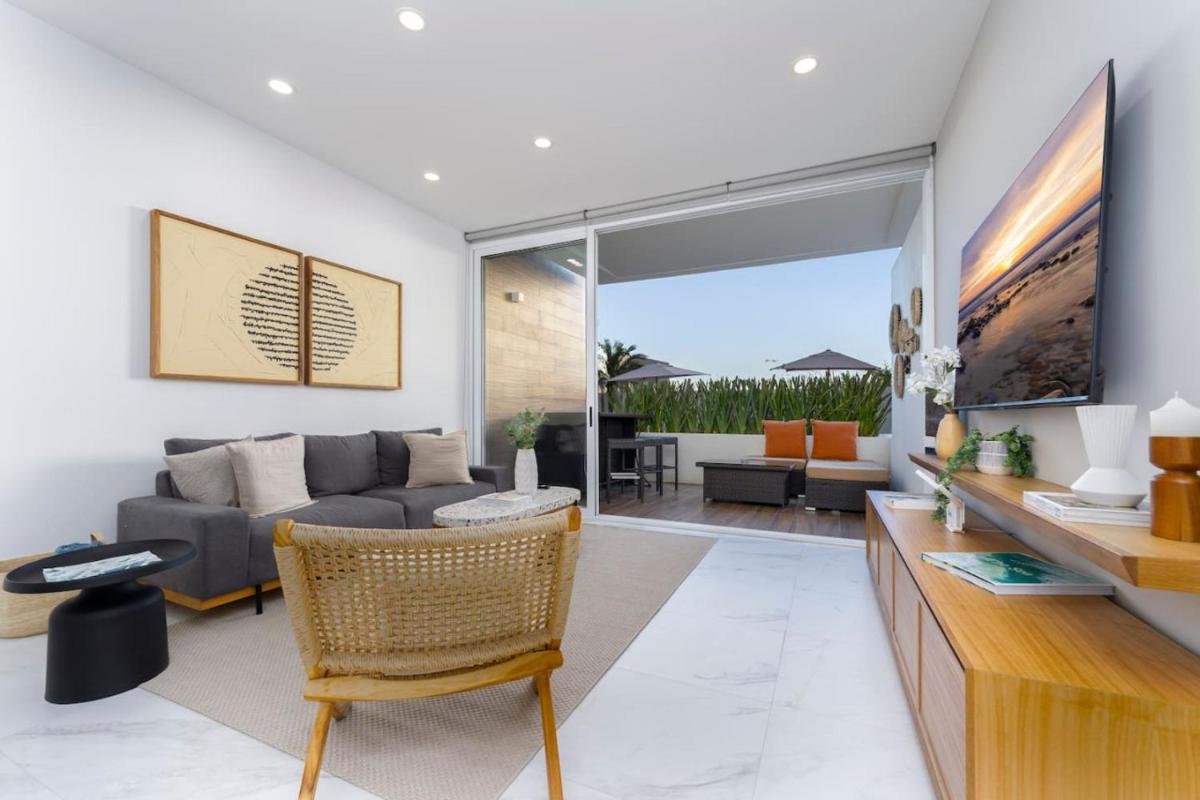 Stylish New 3BR Condo 5-Min Walk from DT and Beach