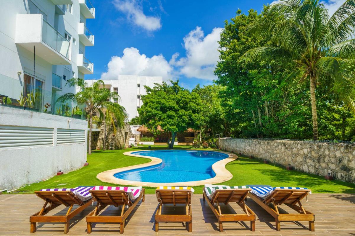 Stylish Three-Bedroom Condo w/Pool