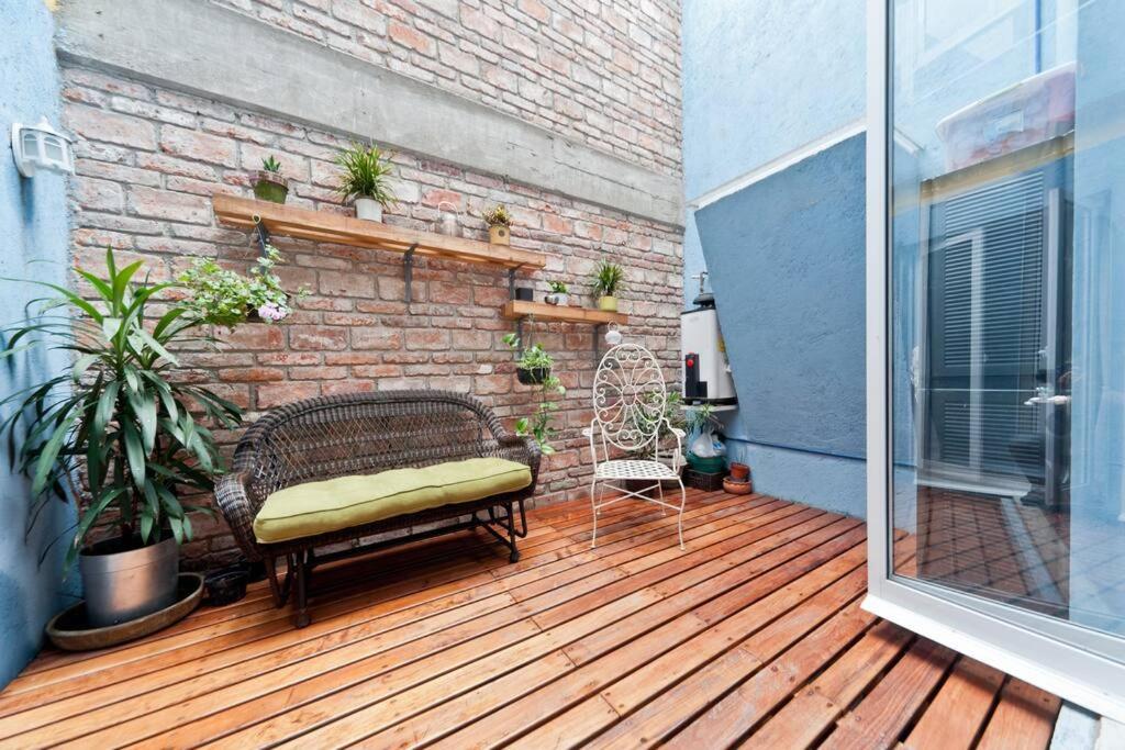 Sunny comfy flat,with terrace. Great location!