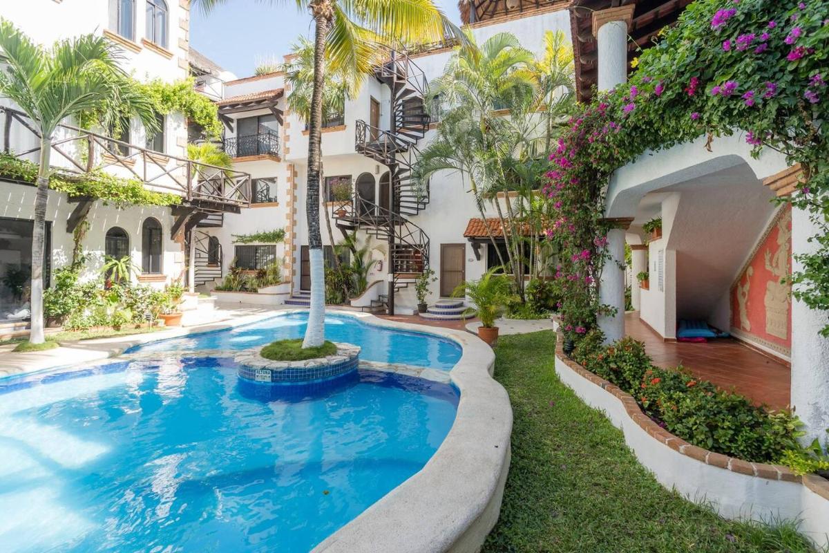Sweet Studio Downtown with Pool StepsTo Mamitas Beach