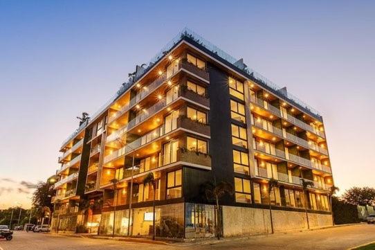 THE SHORE AT 46TH LUXURY CONDOS