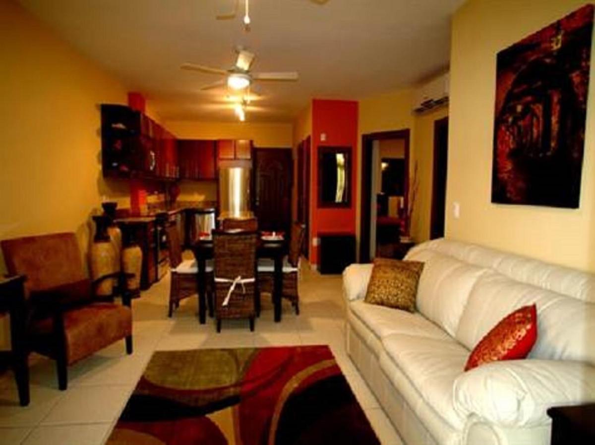 Tiara Sands 302