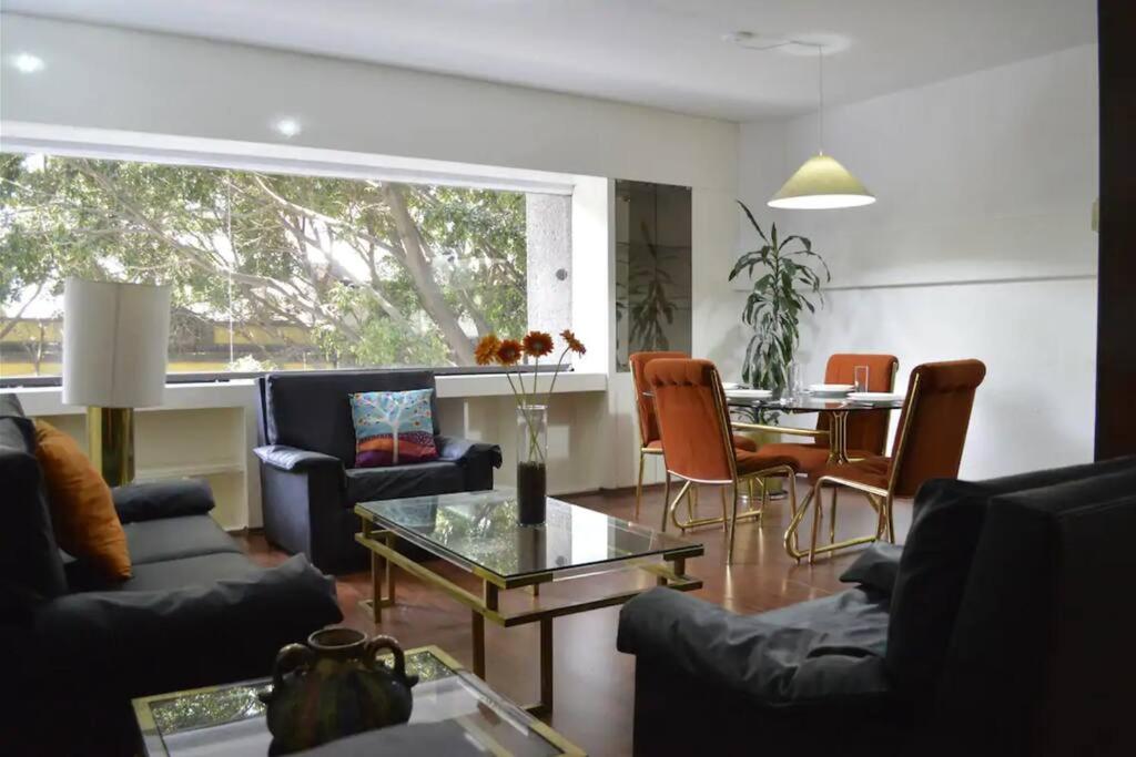 Unbeatable location apt in the heart of Juarez