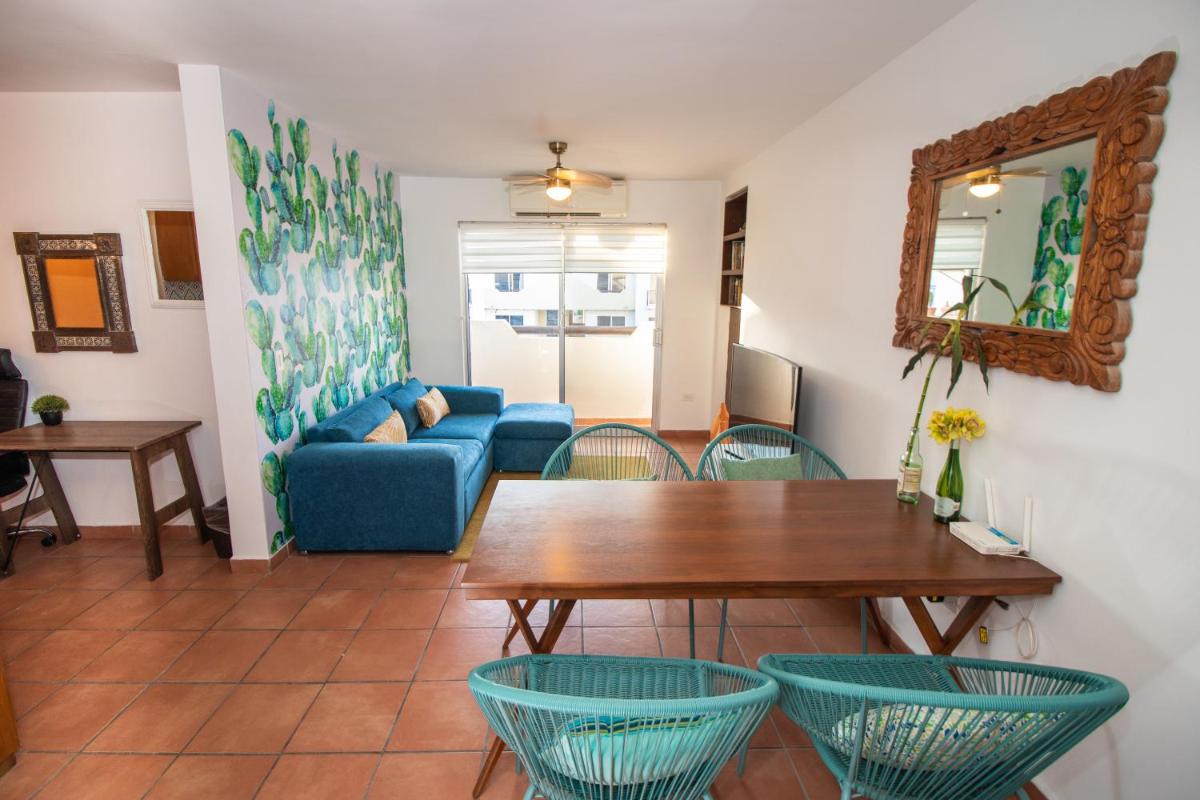 Updated Central Penthouse. Walk to Beach + Marina!