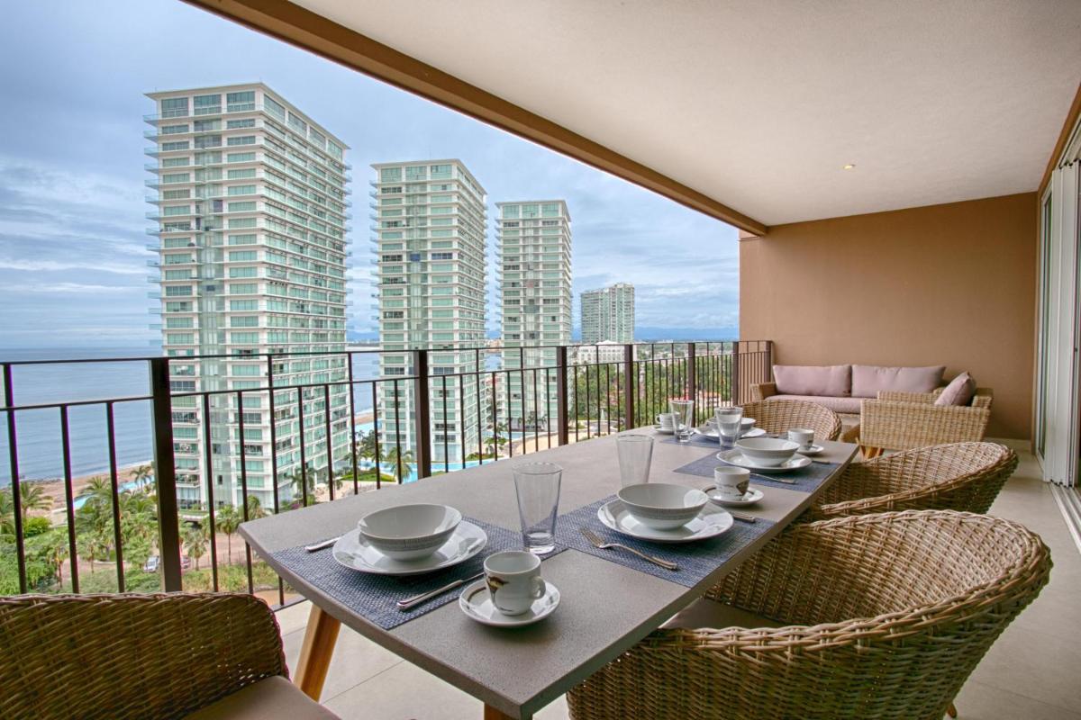 Upgraded, Spacious Ocean View Condo, Infinity Pools, Gym, Hotel Zone