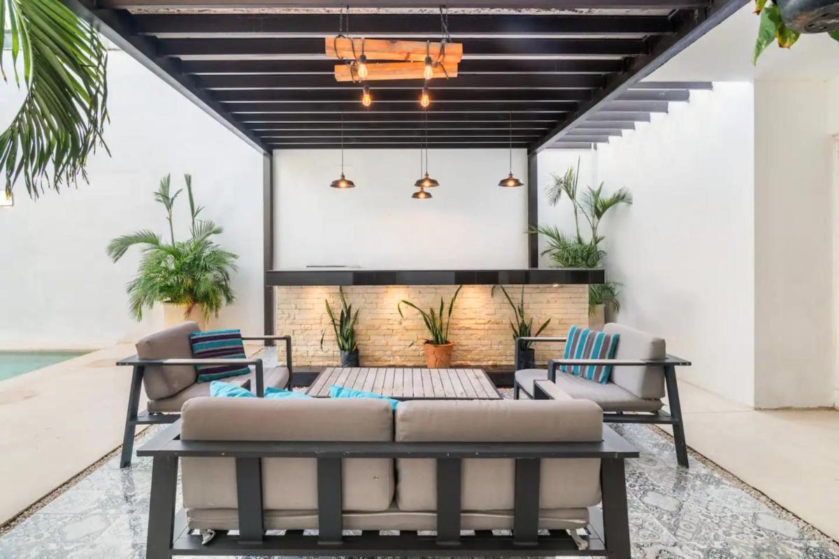 Villa moderna con alberca, gimnasio y cochera