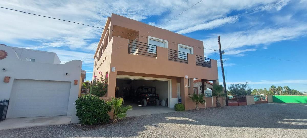 Vista de Oro House