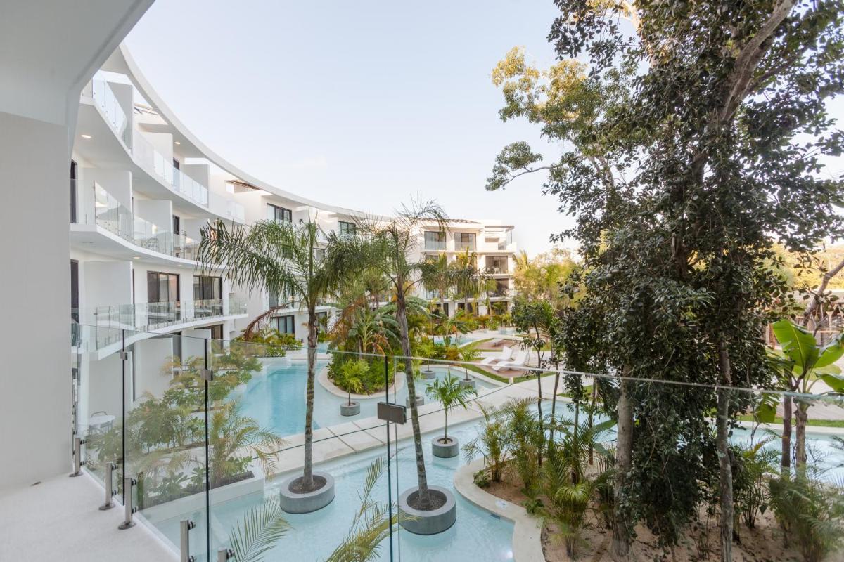 Your place in Town with Pool, coworking and gym located at Central Park Lagunas